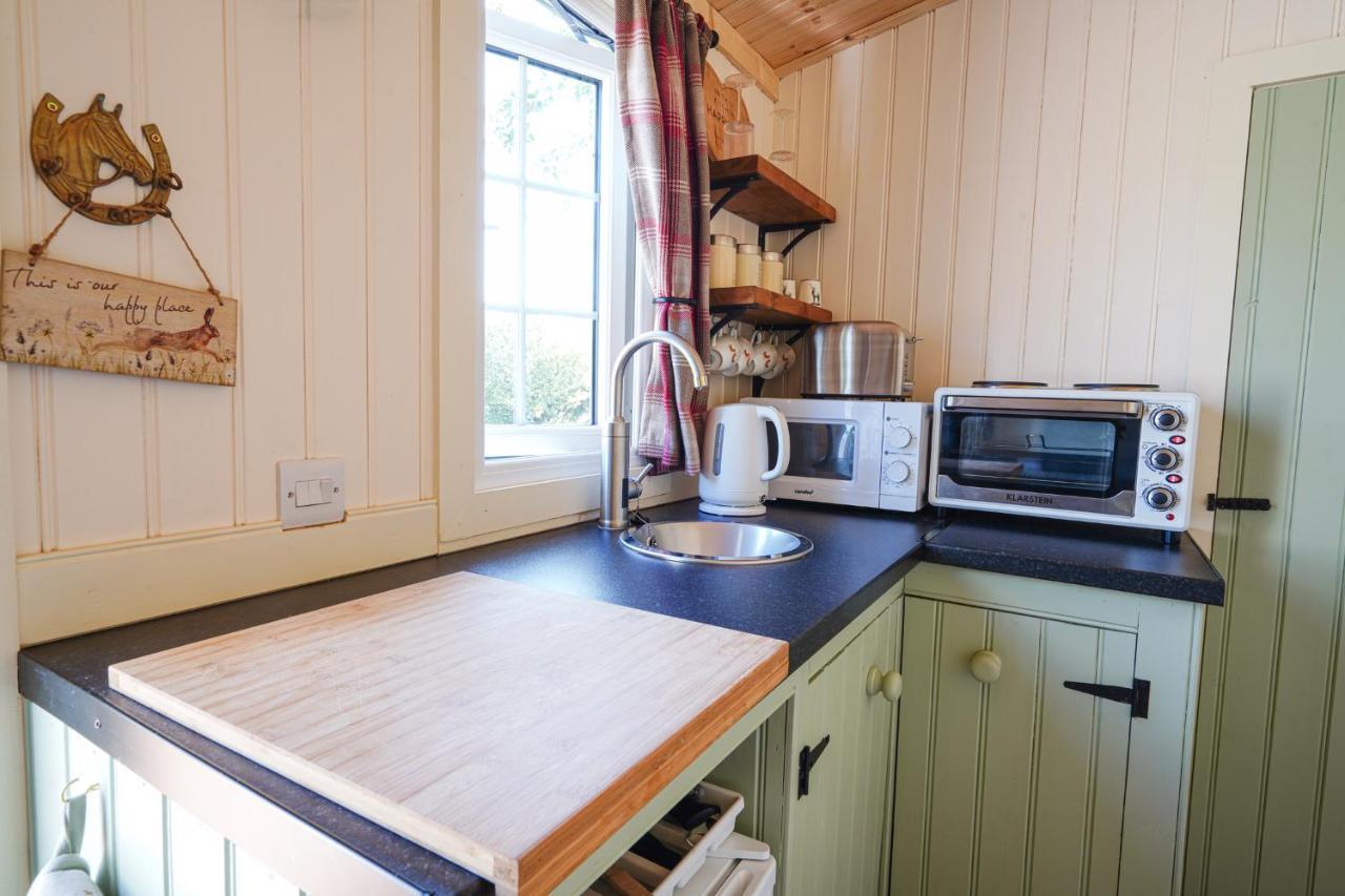 The Laburnum Retreat Shepherd Hut Private Hot Tub Upper Hulme Luaran gambar